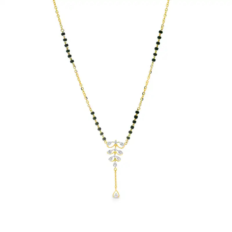 Elegant 18K Yellow Gold Diamond Pendant Necklace for Women