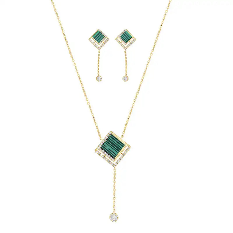 Pendant Set in Gold and Diamonds