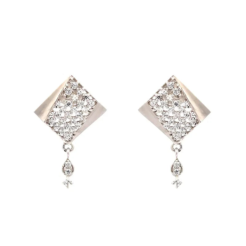 Elegant 18K White Gold Rhombus Pendant Set with Sparkling CZ Stones for Everyday Charm
