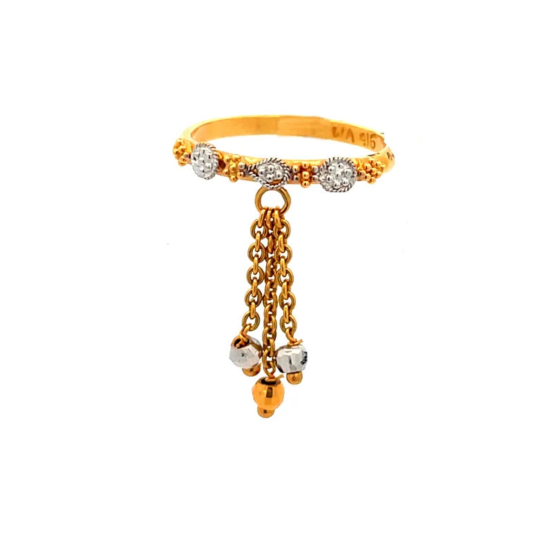 Elegant Gold Ring with Dazzling Accents - Size 5.25