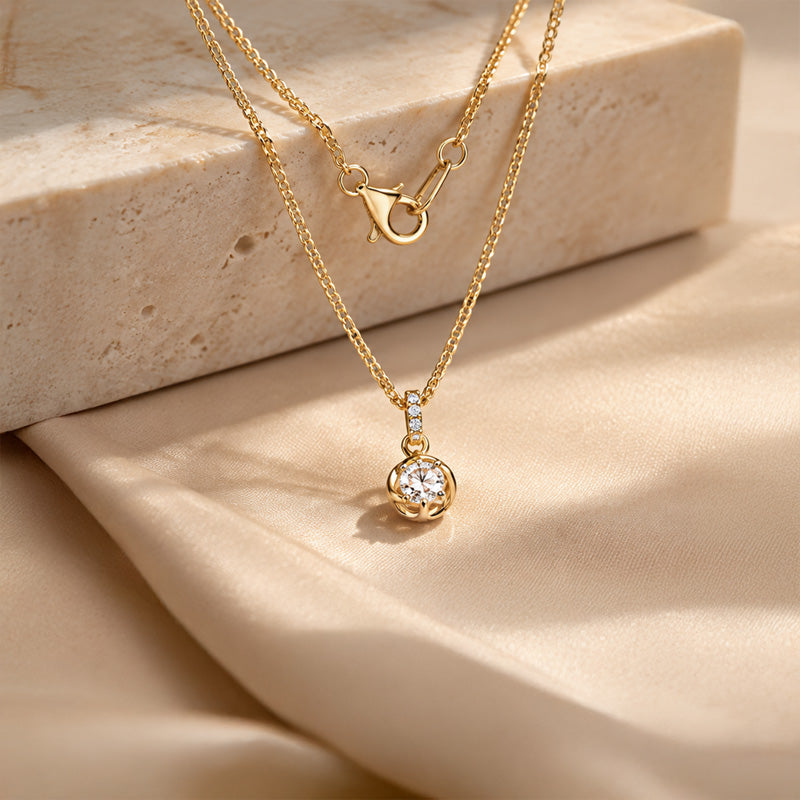 18K Yellow Gold Diamond Necklace with 4 Diamonds