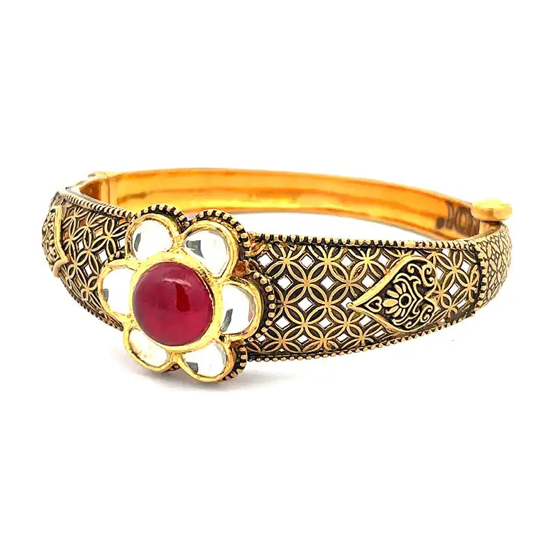 Antique 22K Yellow Gold Bangle Bracelet with Elegant Floral Design