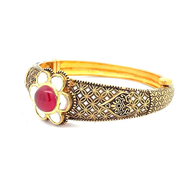 Antique 22K Yellow Gold Bangle Bracelet with Elegant Floral Design