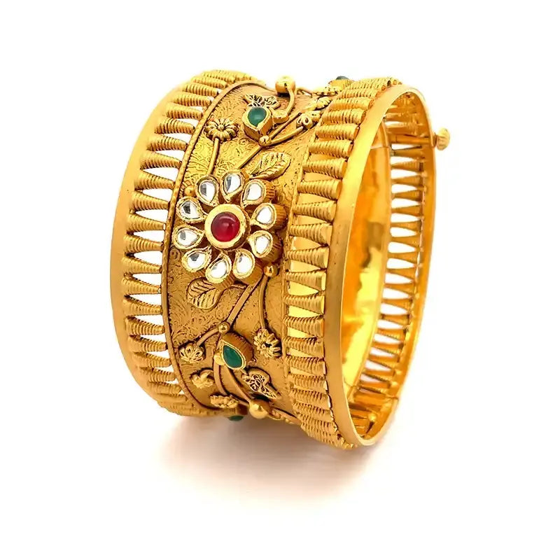 Elegant 22K Yellow Gold Antique Bangle for Women with Intricate Detailing and Classic Charm