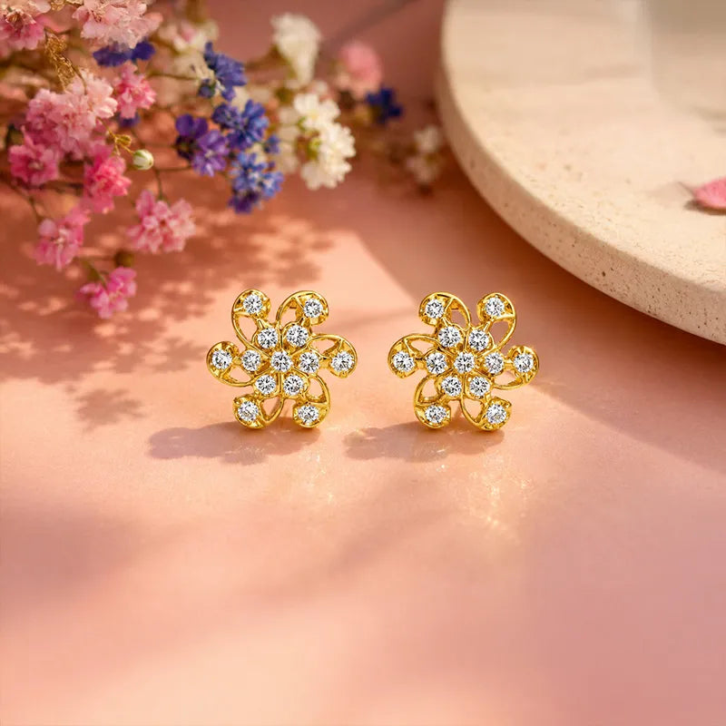 Elegant Floral Earrings in Gold and Diamonds