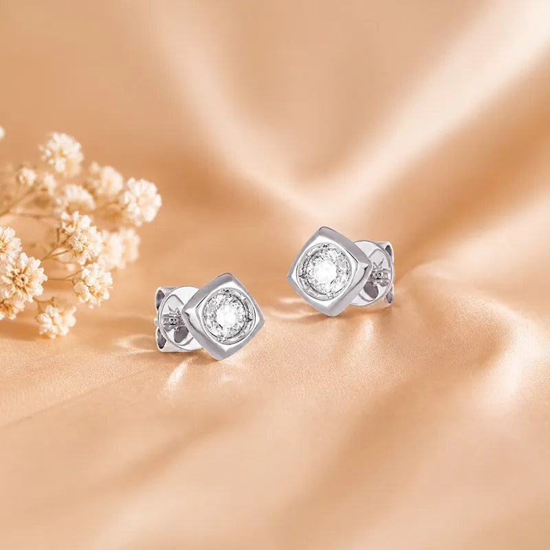 18K White Gold Diamond Simple Square Stud Earrings