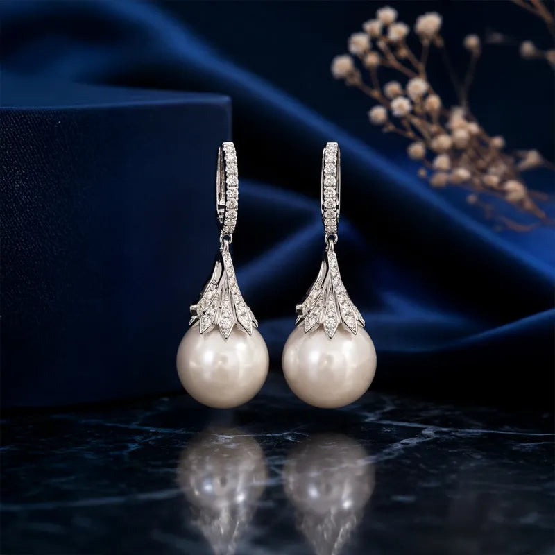 Elegant Pearl Earrings in Gold and Diamonds