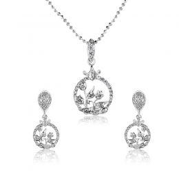 18K Gold Diamond Pendant Set