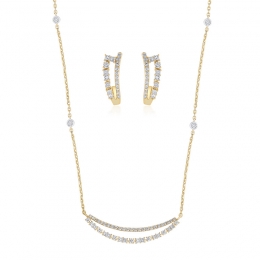 Delicate 18K Gold Diamond Pendant Set