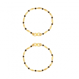 22K Yellow Gold Spiral and Black Beaded Baby Bracelet