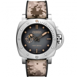 Submersible QuarantaQuattro Navy SEALs