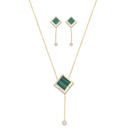 Pendant Set in Gold and Diamonds