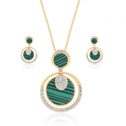 Malachite Pendant Set in 18K Gold and Diamonds