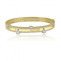 Modern 18K Yellow Gold Bangle