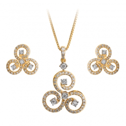 Clover shaped Gold Diamond Pendant Set