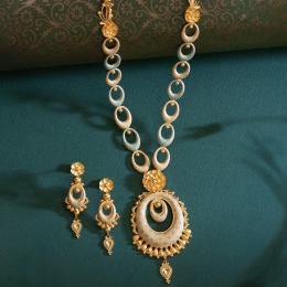 Enchanting Necklace Set with Enamel