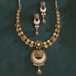 Eternal Elegance, Gold Necklace Set
