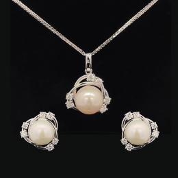 Harmonious Balance - Pearl Diamond Pendant Set