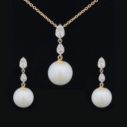 Graceful Pearl Diamond Pendant Set