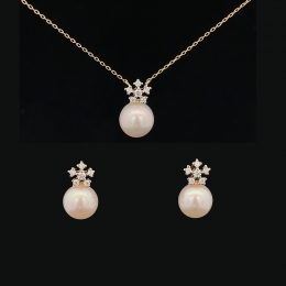 Sparkling Pearl Diamond Pendant Set