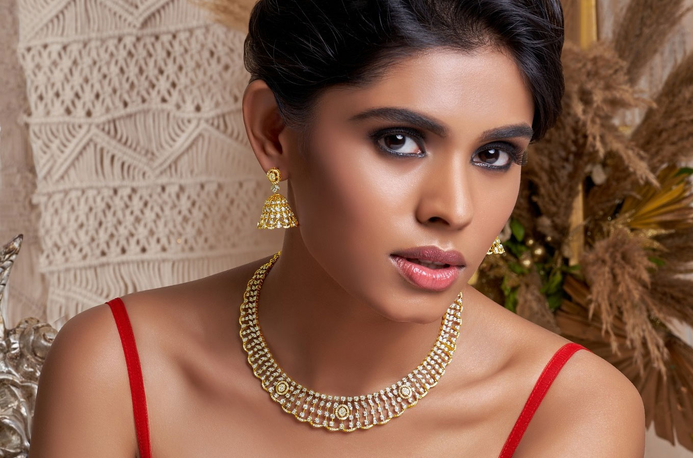 Understanding How to Pick the Best Pair of Bridal Jhumka or Earrings?