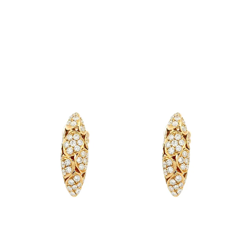 Elegant Gold Pendant Set with Diamonds