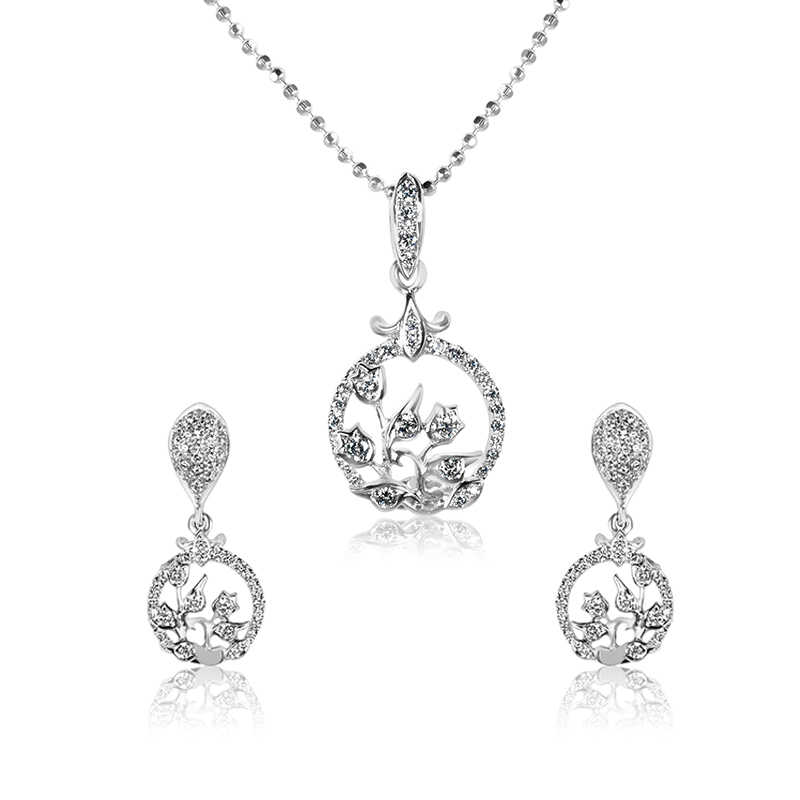 18K Gold Diamond Pendant Set