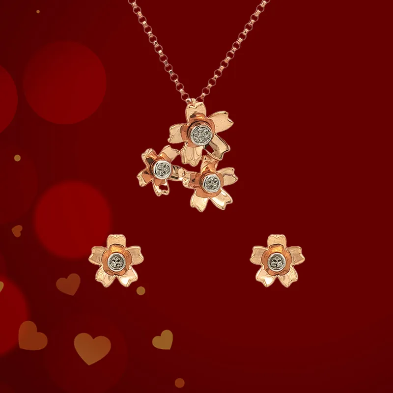 Elegant 18K Rose Gold Floral Pendant with Sparkling Diamonds for a Touch of Beauty