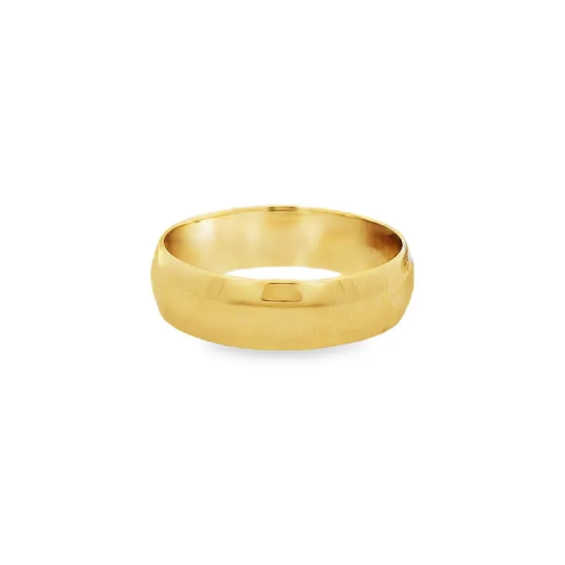 Elegant Gold Wedding Band