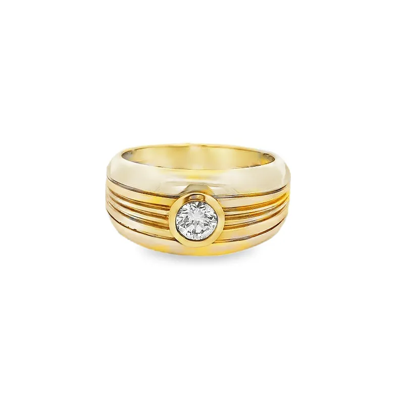 Elegant Gold Ring with Diamond Accent