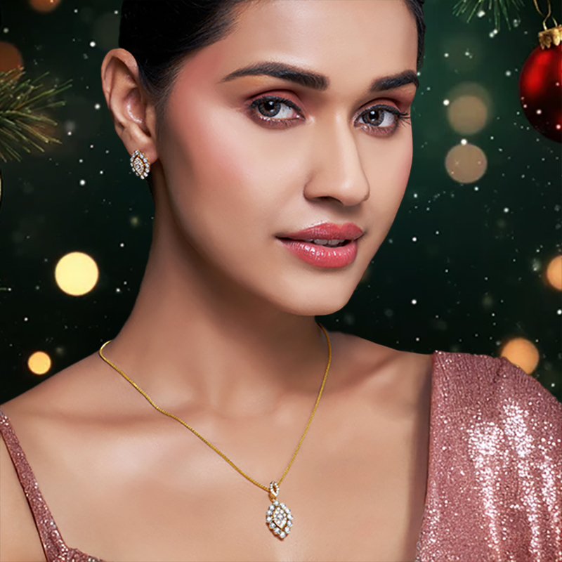 Classic 18K Gold Dimond Pendant Set