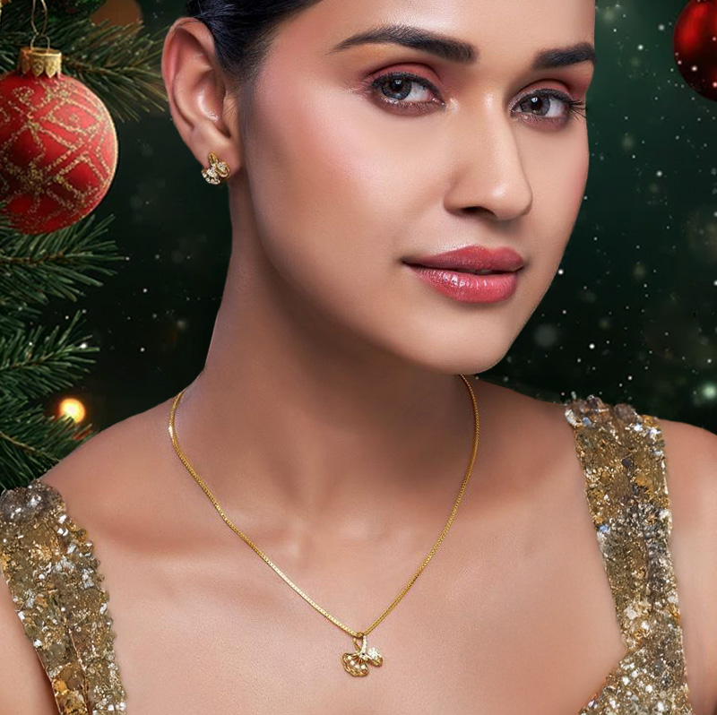 Nature inspired Sparkle -18K Gold Diamond Pendant Set