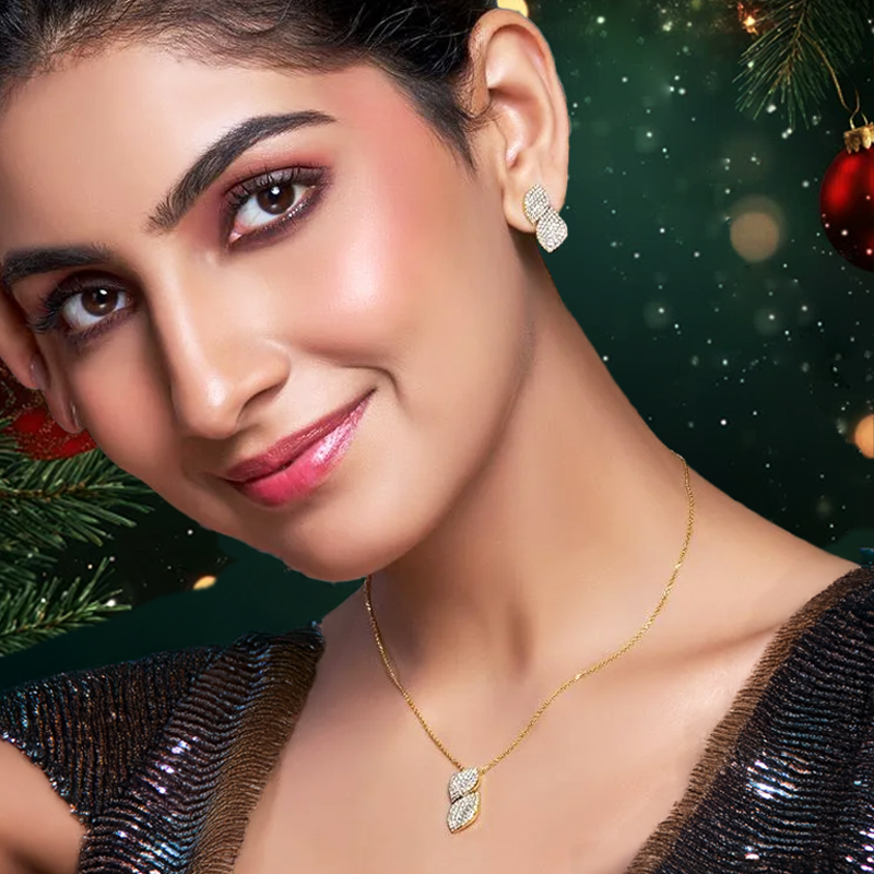 Eternal Bloom - 18K Gold Diamond Pendant Set