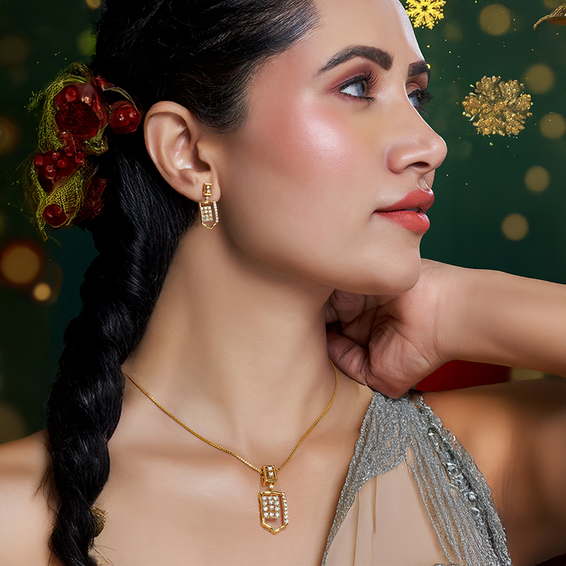 Contemporary Classic 18K Gold Diamond Pendant Set