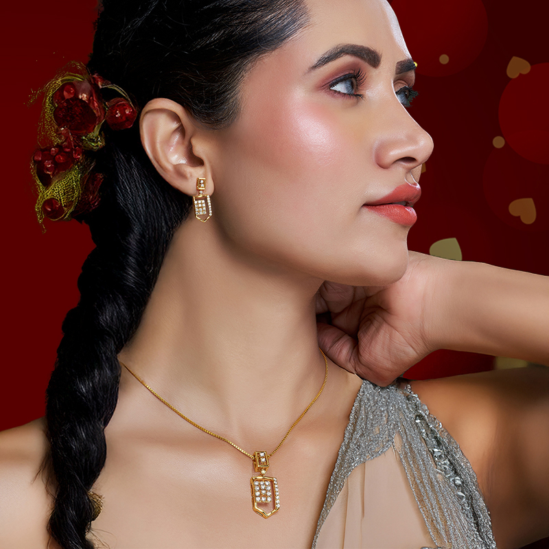 Contemporary Classic 18K Gold Diamond Pendant Set