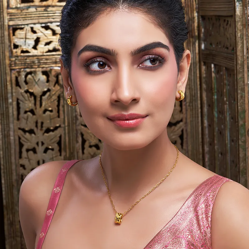 Modern Gold Essentials - 22K gold pendant set