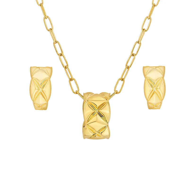 Modern Gold Essentials - 22K gold pendant set