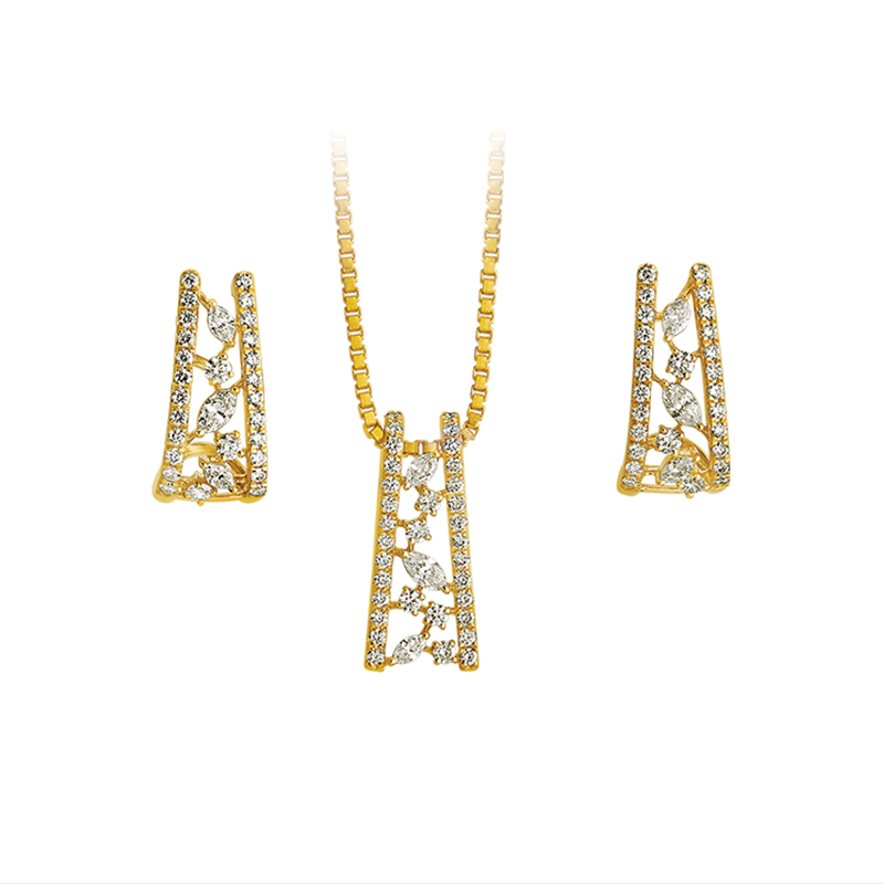 Signature Gold Diamond Pendant Set with chain
