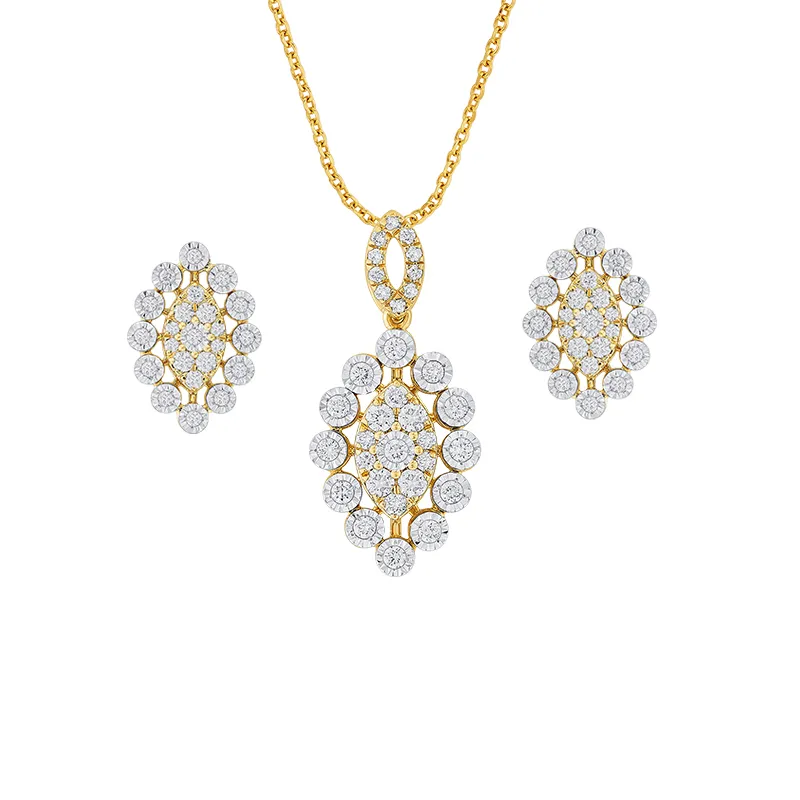 Classic 18K Gold Dimond Pendant Set
