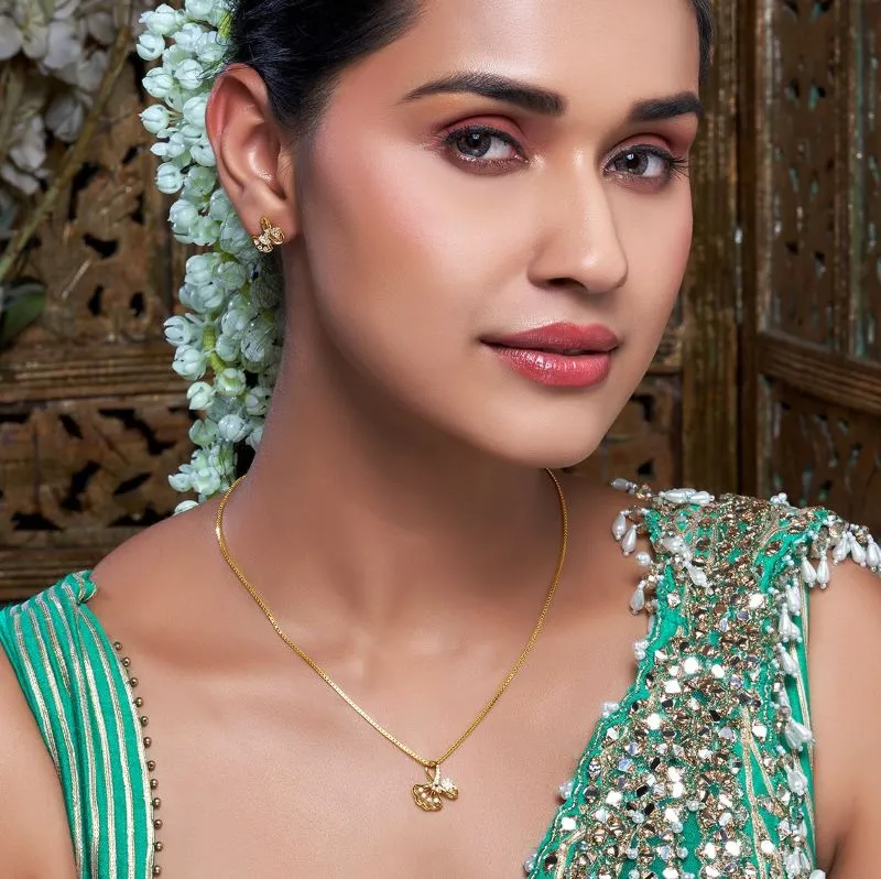 Nature inspired Sparkle -18K Gold Diamond Pendant Set