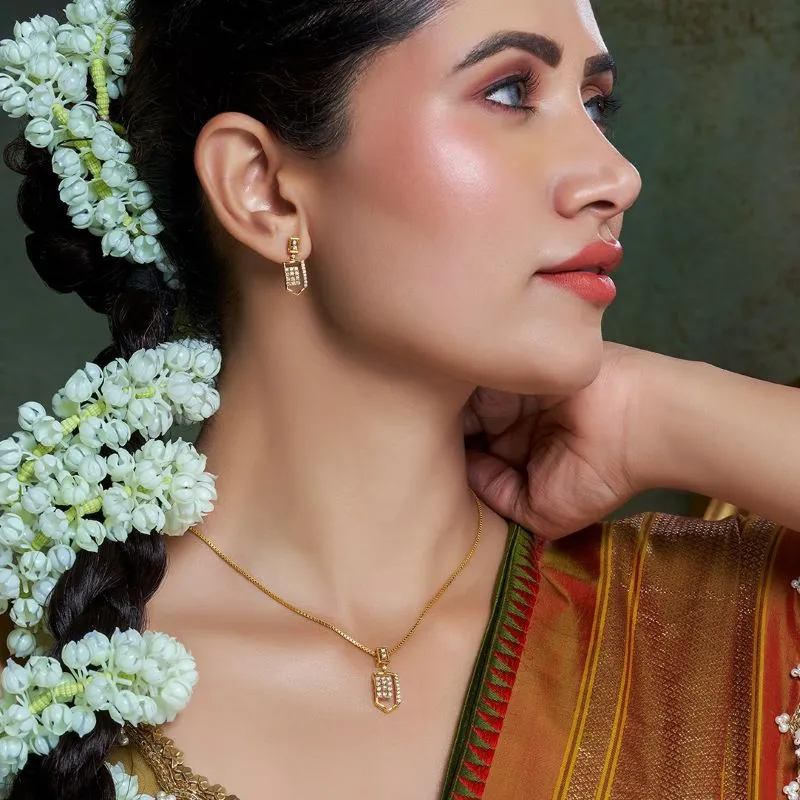 Contemporary Classic 18K Gold Diamond Pendant Set