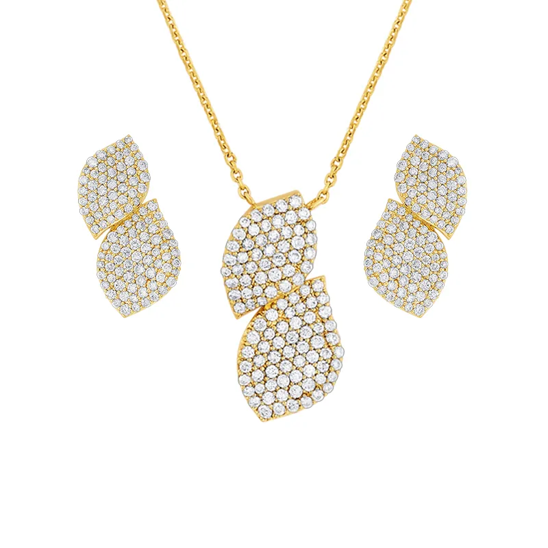 Eternal Bloom - 18K Gold Diamond Pendant Set