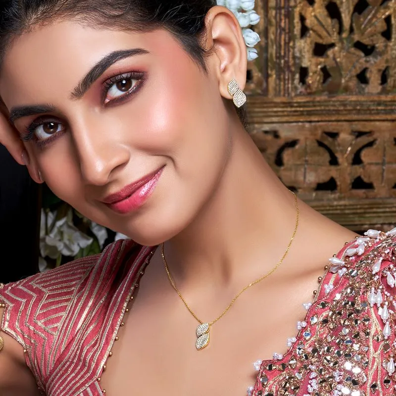 Eternal Bloom - 18K Gold Diamond Pendant Set