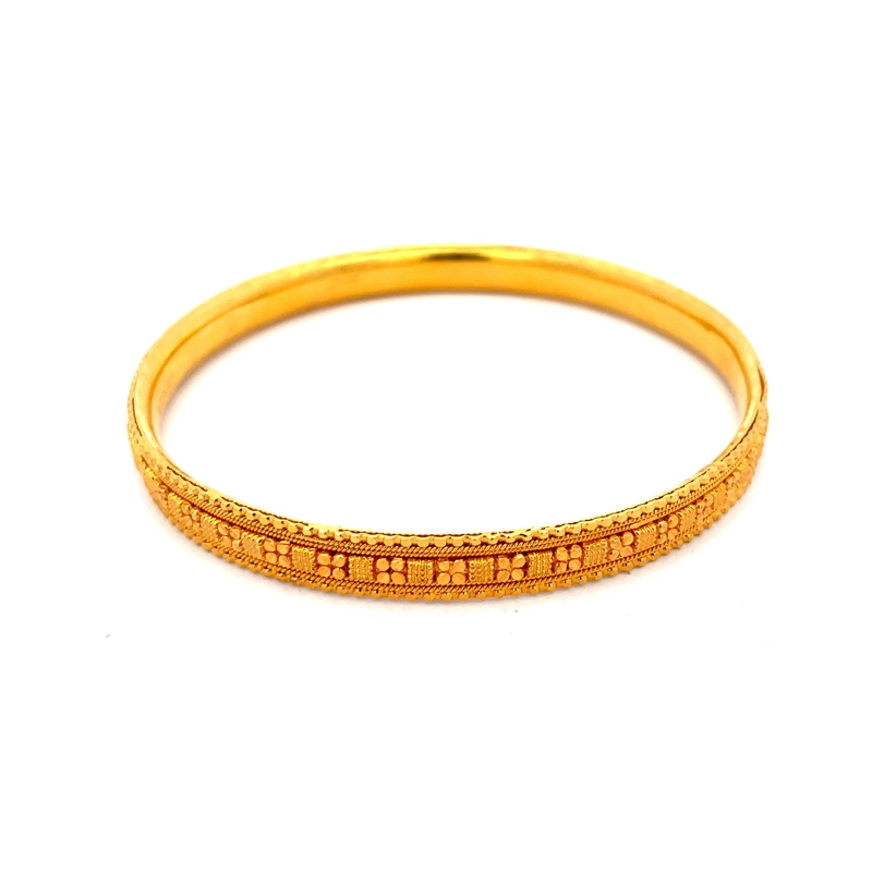 Elegant Pair of 22K Yellow Gold Bangles - Size 2.6