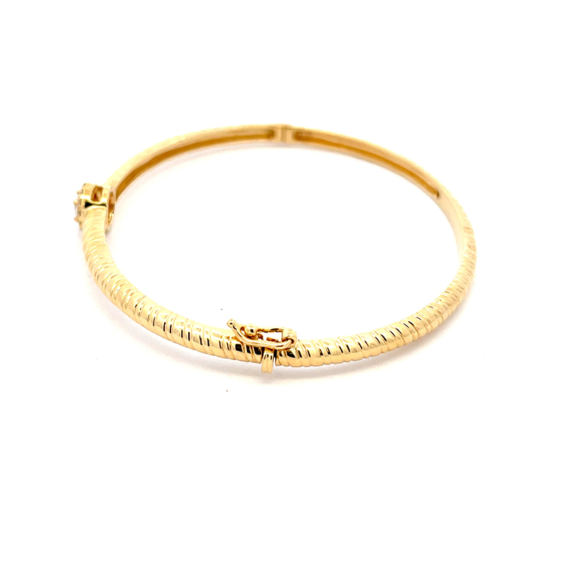 Elegant Gold Bracelet with Diamond Accent