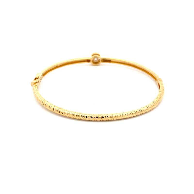 Elegant Gold Bracelet with Diamond Accent
