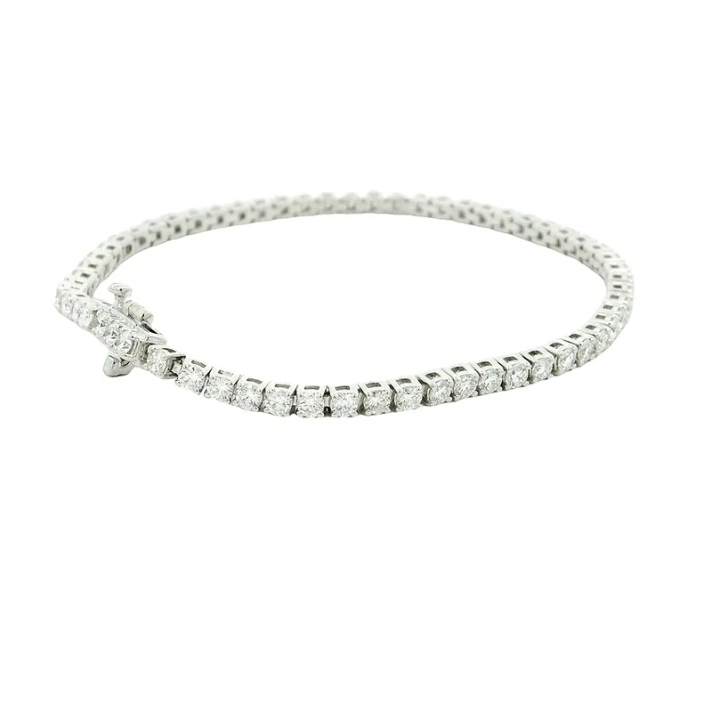 Elegant Tennis Bracelet in 18K White Gold