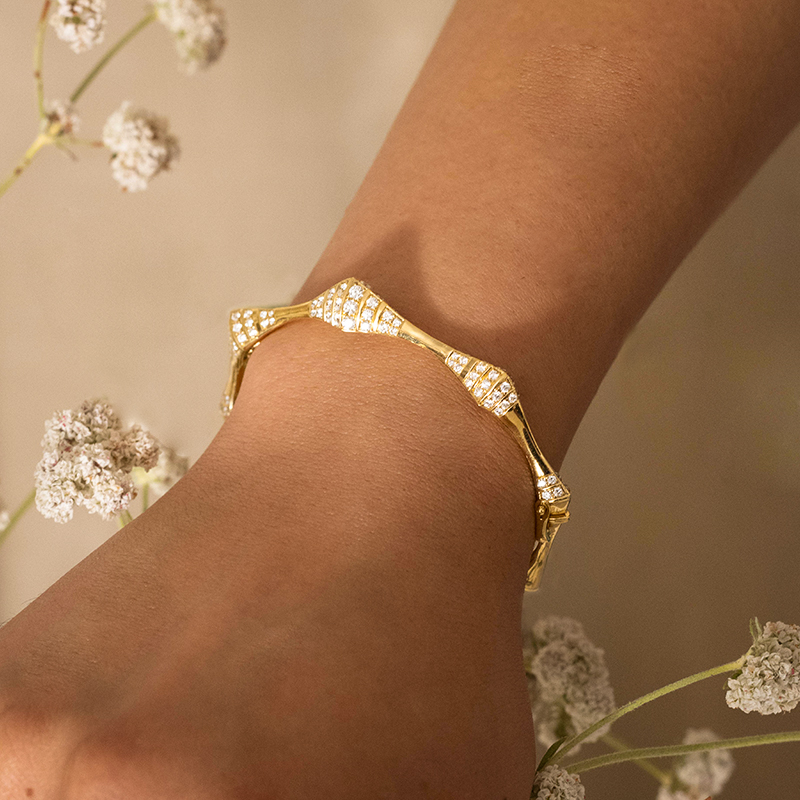 Elegant Gold and Diamond Bracelet