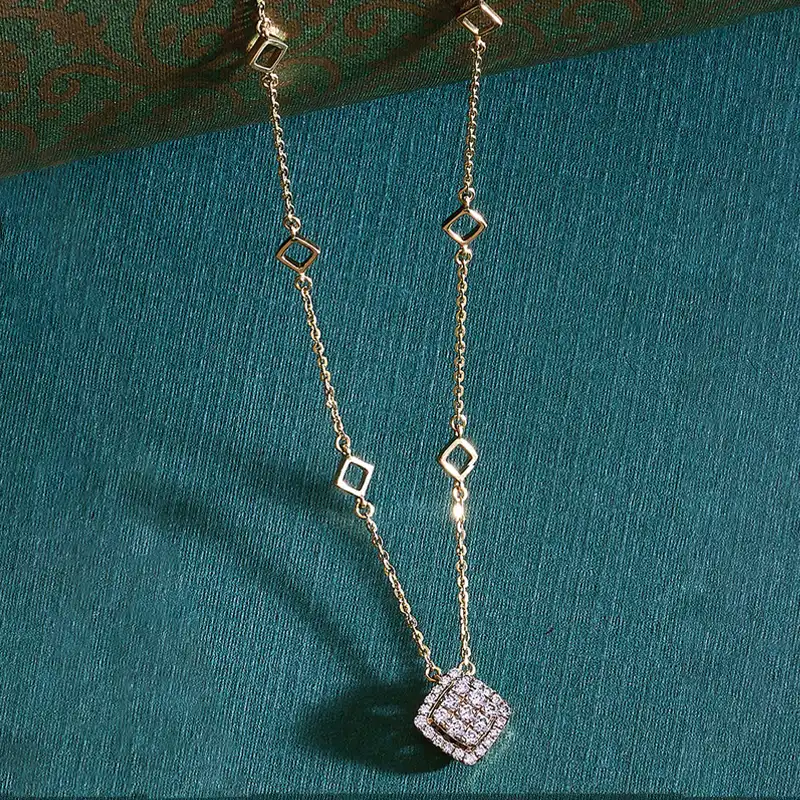 Graceful 18k Rose Gold Diamond Pendant Necklace