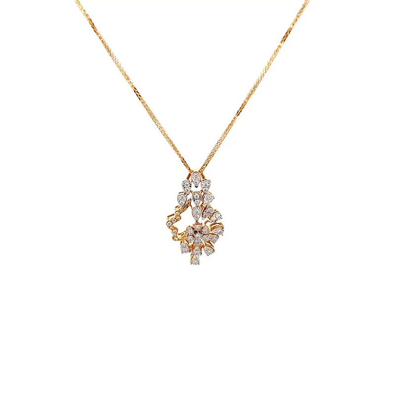 Stunning Yellow Gold Pendant with Diamonds